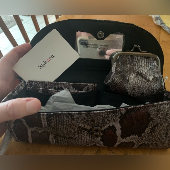 Style & Co. Handbags - NWOT Style & Co fold over clutch purse w/wrist strap